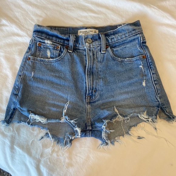 Abercrombie High Rise Mom Short - 000/23 - Picture 1 of 6